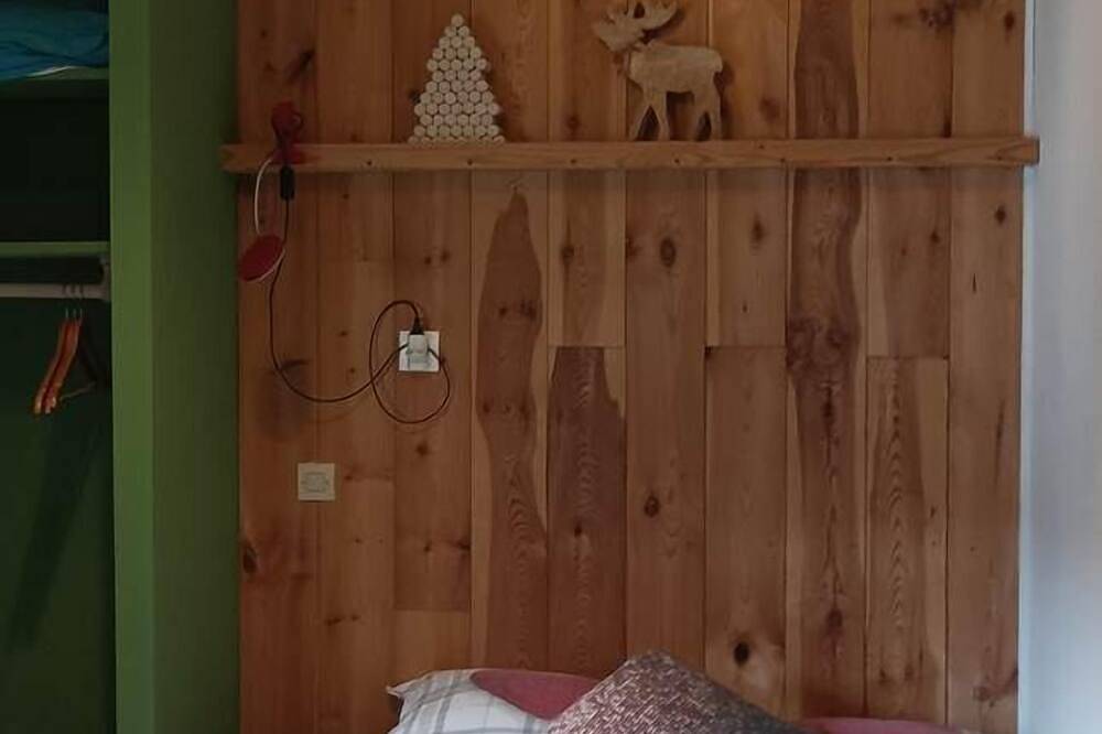Apartamento entero, Single room - 120cm bed in Artigues, Ariège