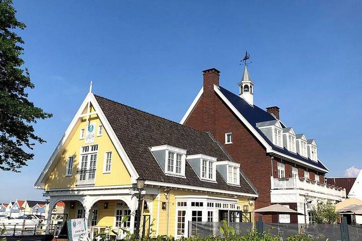 Serene Haven w/Onsite Dining | Near Naarderbos Trails & Huizer Museum in Huizen, Nordholland