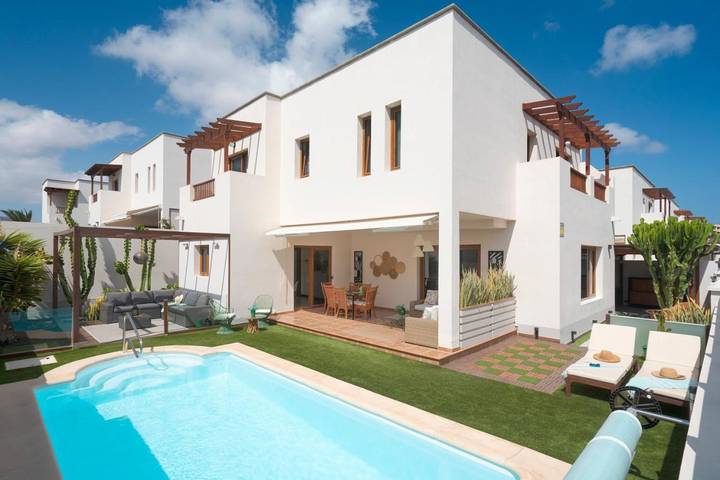 Casa de vacaciones para 9 personas, con Balcón y Jacuzzi además de Terraza y Piscina en Las Caletas