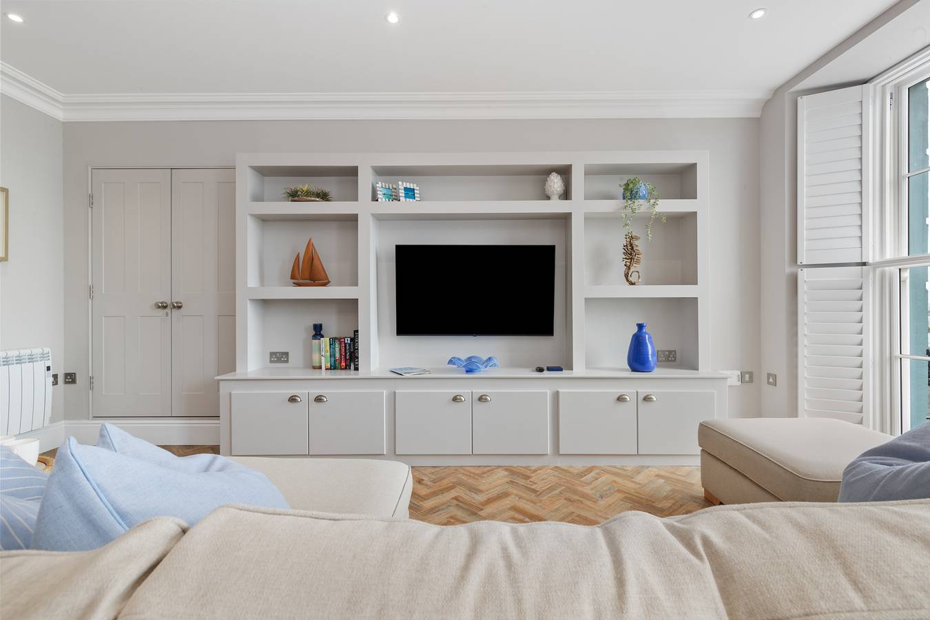 Entire apartment, 3 Croft House - Beach Front, Sea Views, Parking in Tenby, Pembrokeshire