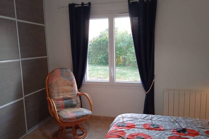 Gîte pour 4 personnes, avec jardin à Vairé - 4