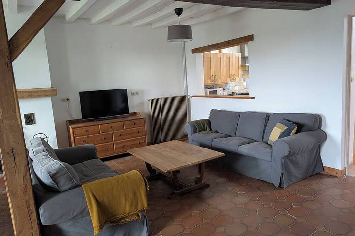 Location de vacances pour 7 personnes, avec Jacuzzi ainsi que Jardin et Piscine à Épuisay