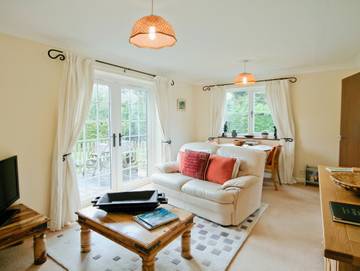 Log Cabin for 2 People in Waveney District, Suffolk, Photo 3
