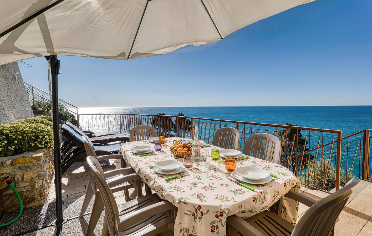 Apartment mit Meerblick, Klimaanlage und Parkplatz. in Cipressa, Riviera di Ponente