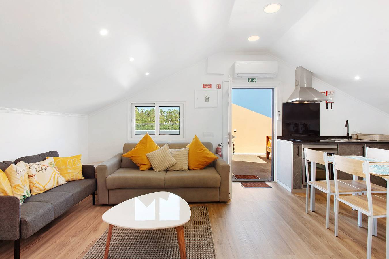 Entire apartment, Apartment 'Palheiro Dos 3 A's - Soulful Stays' with Sea View, Wi-Fi and Air Conditioning in Achadas da Cruz, Madeira
