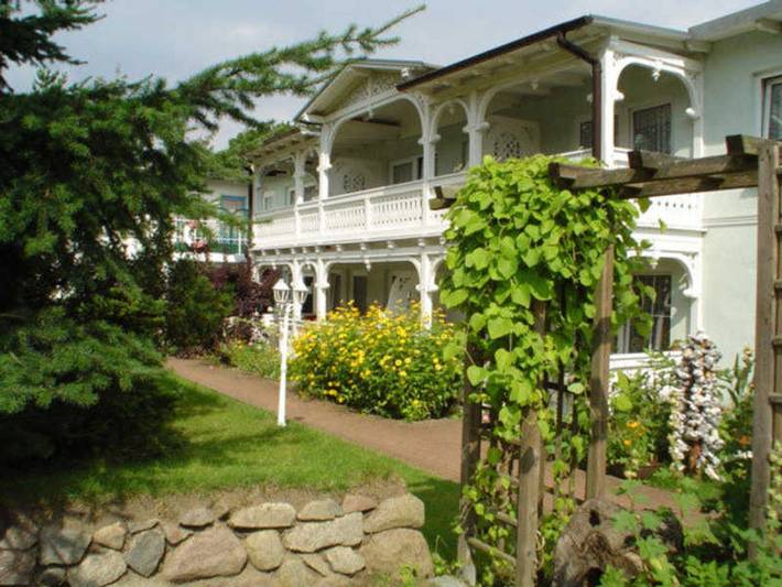 Ferienwohnung für 2 Personen, mit Garten und Balkon, kinderfreundlich in Göhren