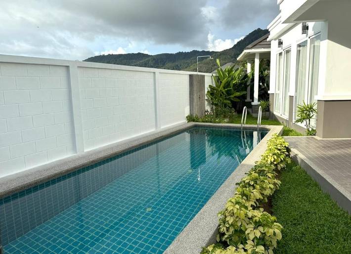 Villa för 8 Personer, med terass samt pool och trädgård i Kamala
