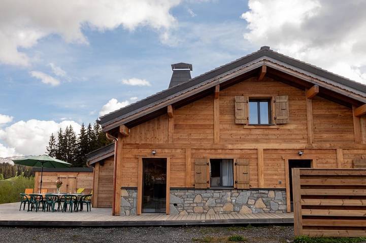 Gîte pour 10 personnes, avec jardin ainsi que sauna et balcon dans Golf Les Gets