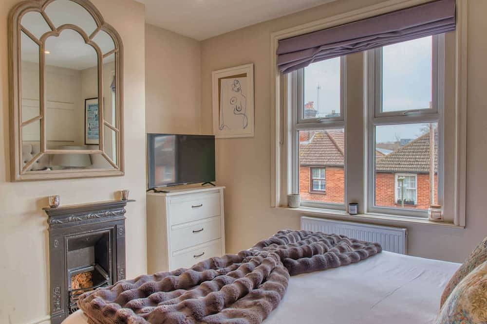 Spacious House In Guildford in Guildford, Surrey