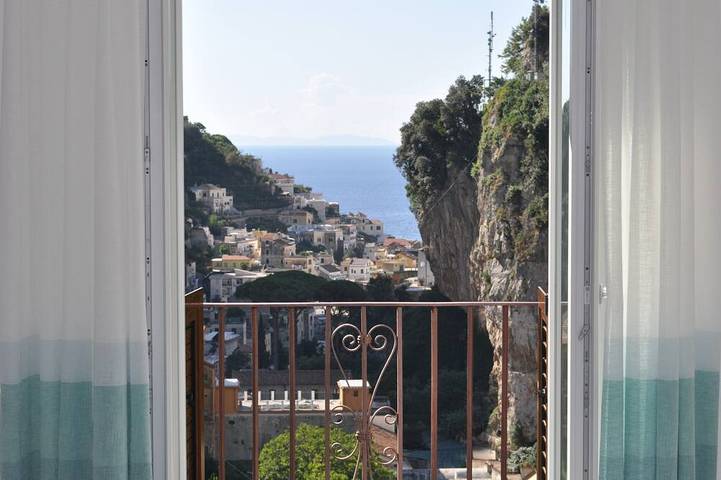 Ferienhaus für 6 Personen, mit Terrasse und Balkon/Terrasse sowie Whirlpool in Amalfi