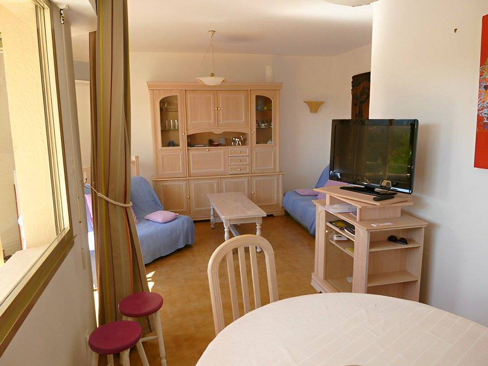 Appartement entier, Rez-de-jardin climatisé, 200 m plage et commerces in Sagone, Vico