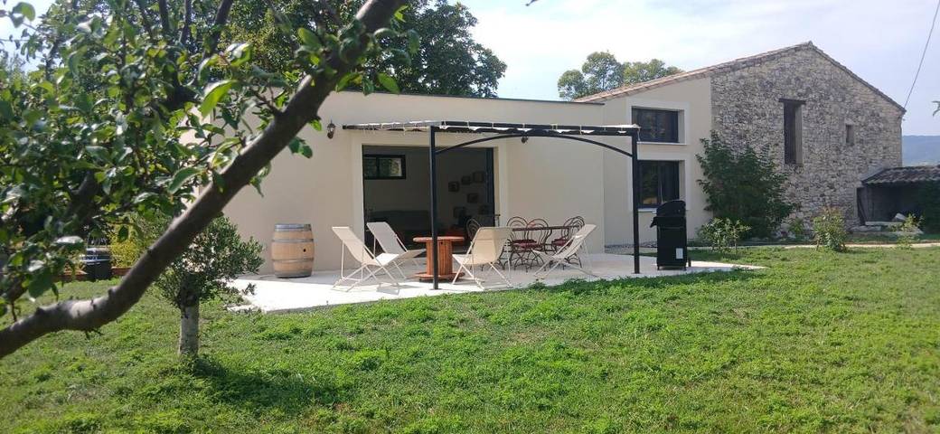 Location de vacances pour 4 personnes, avec Terrasse et Jardin à Roynac