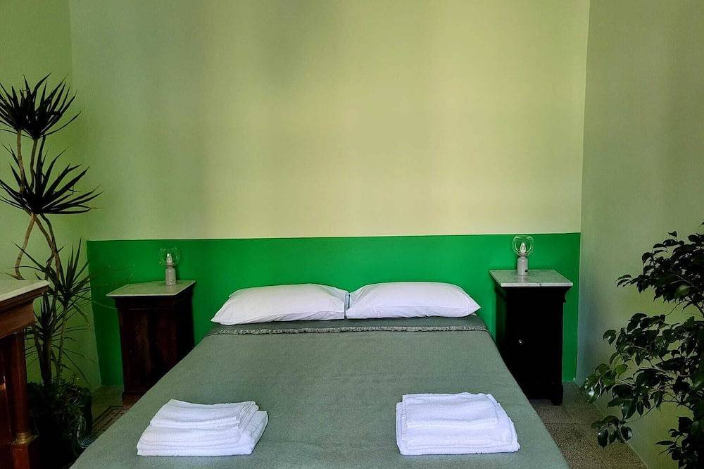Ganze Wohnung, Cavour Charming terraced apartment in the Historic Center of Naples in Neapel, Neapel Provinz