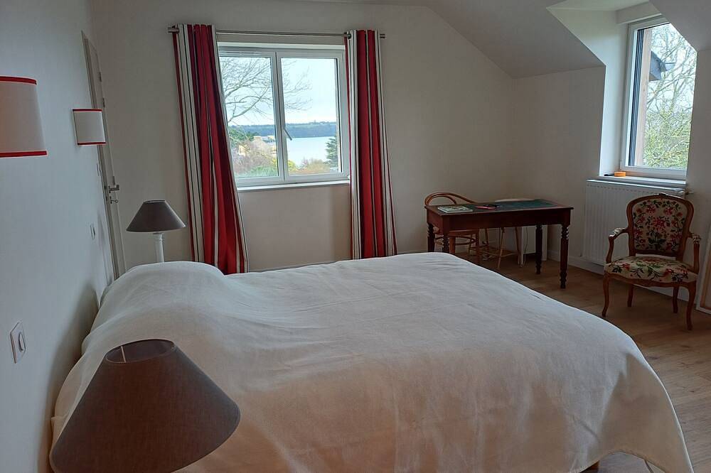 Maison dans grand jardin clos avec vue sur mer, in Saint-Jacut-de-la-Mer, Région de Dinan