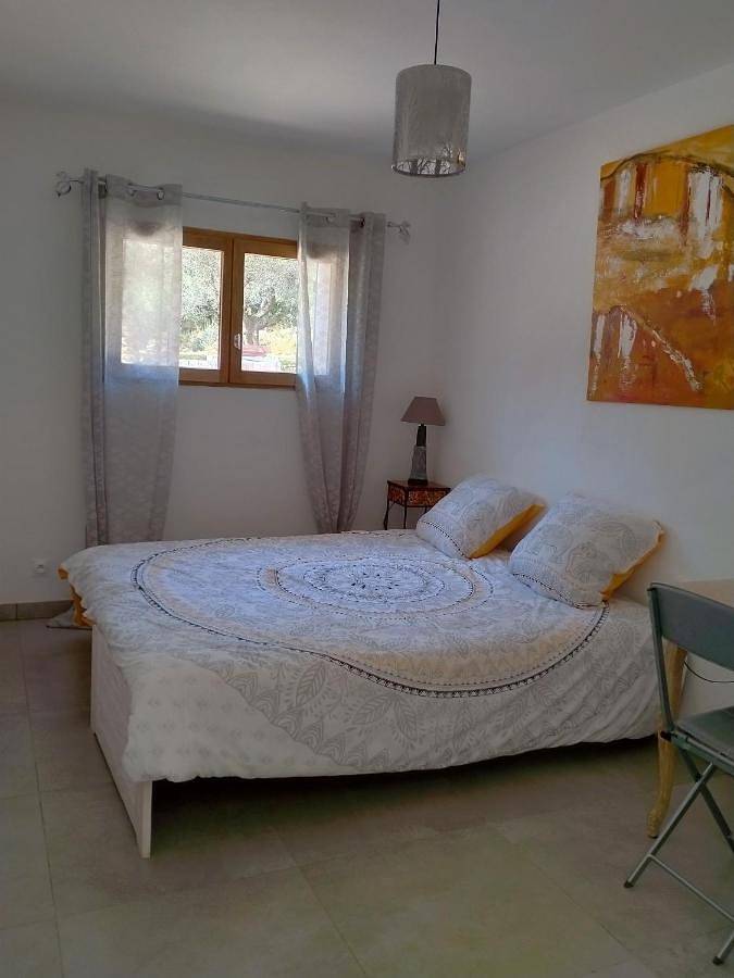 Two-Bedroom House in Saint-Chamas, Côte méditerranéenne (France)