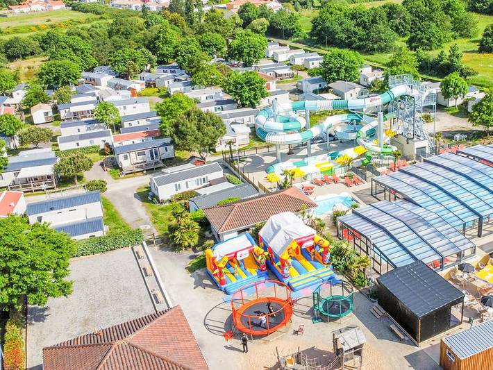 Camping pour 6 personnes, avec Bassin pour enfant et Piscine à Saint-Michel-Chef-Chef