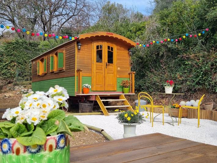 Gîte pour 2 personnes, avec terrasse et jacuzzi ainsi que piscine et jardin, animaux acceptés