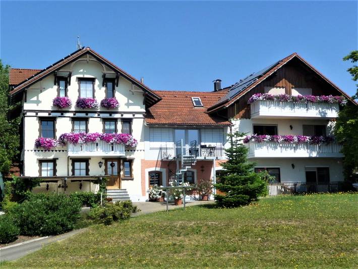 Ferienwohnung für 4 Personen, mit Balkon und Garten sowie Seeblick am Bodensee