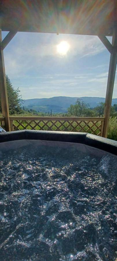 Tente pour 4 personnes, avec jardin et jacuzzi dans Allier - 3