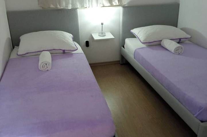 Villa pour 10 personnes, avec sauna et jardin, animaux acceptés à Brodarica - 3