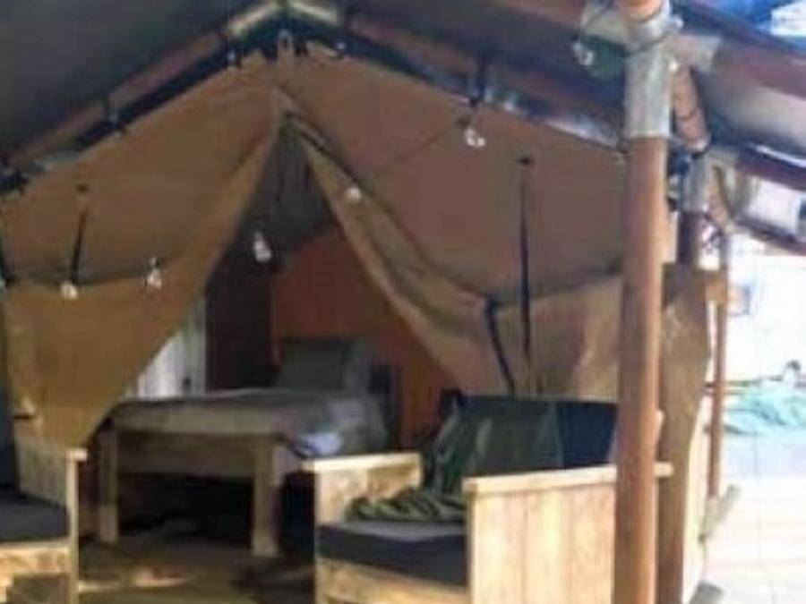 Flower Camping la Pinède - Canvas and wooden tent 2 persons - Lodge Insolite Bivouac (no sanitary facilities, no kitchen) (1bed- 1/2pers) in Die, Parc naturel régional du Vercors