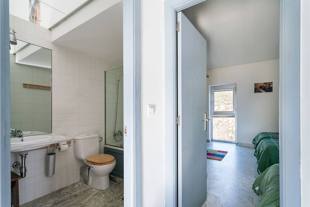 Casa Latrinas Alta, Puerto de la Laja, under Guadiana in El Granado, Guadiana Valley Natural Park