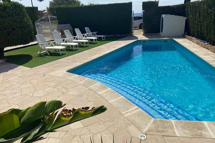 Maison de vacances pour 11 personnes, avec piscine ainsi que jardin et balcon à Calafat