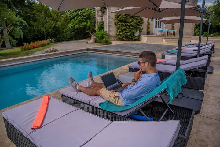 Location de vacances pour 2 personnes, avec vue ainsi que piscine et jardin, animaux acceptés à La Gaubretière - 4