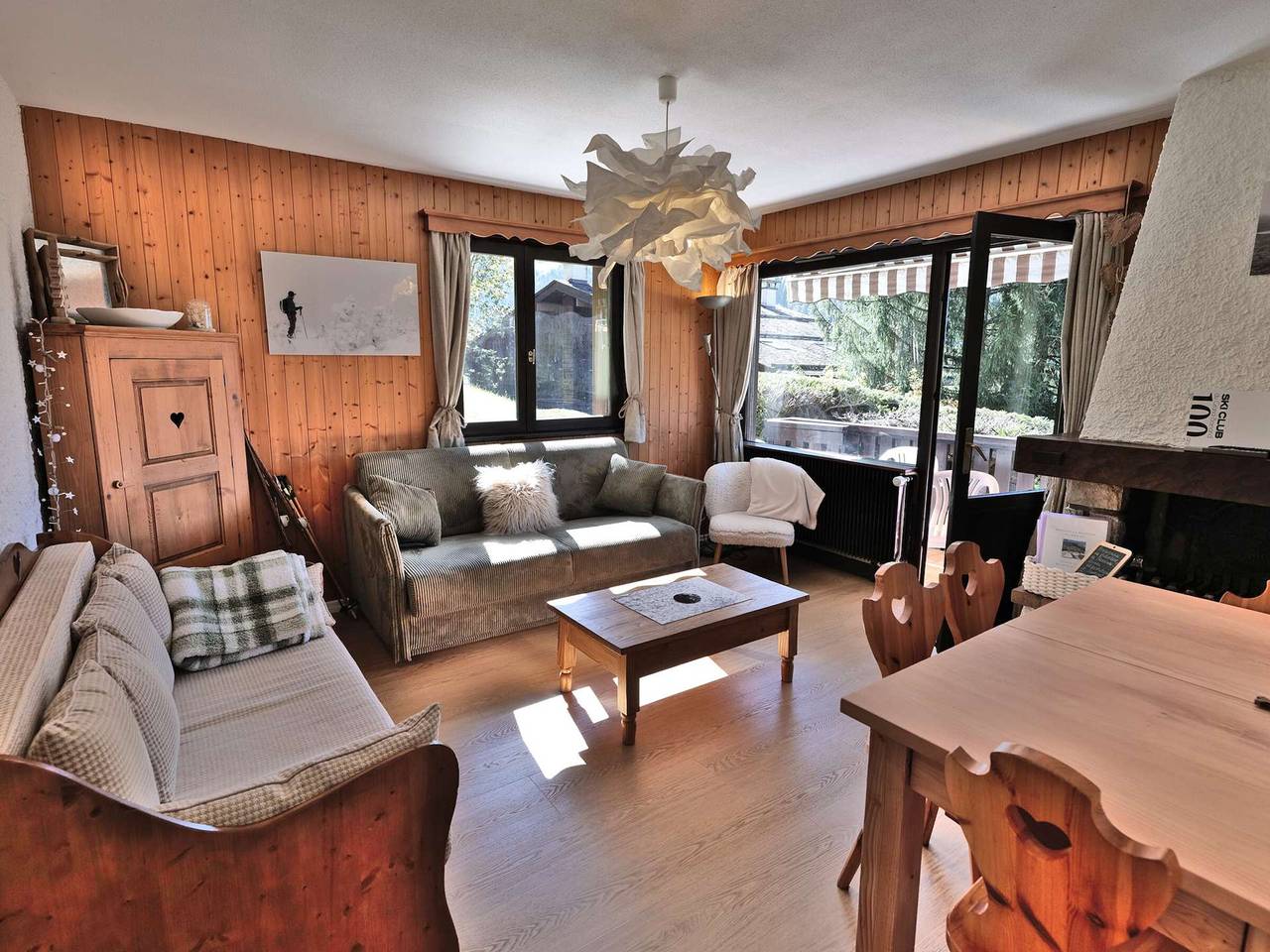 Entire apartment, Renovated T2 in Le Grand-Bornand with balcony, parking and terrace, 4 people, near village in Le Grand-Bornand, Annecy region