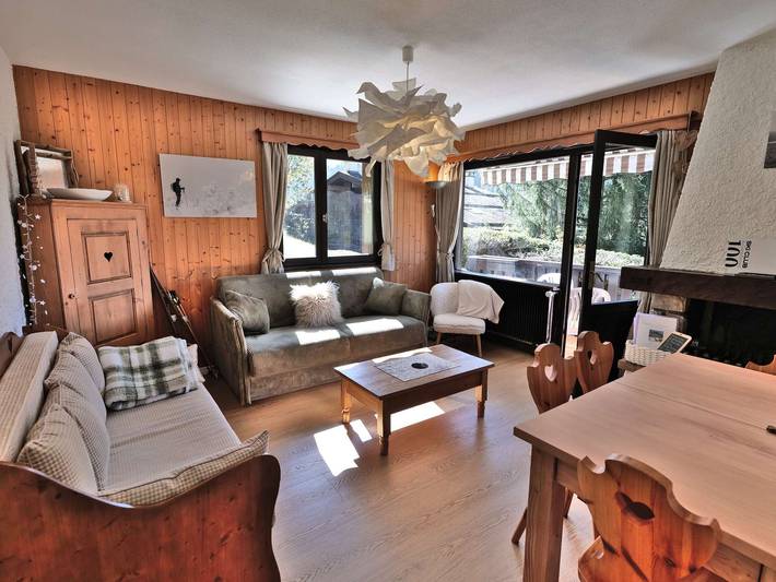 Entire apartment, Renovated T2 in Le Grand-Bornand with balcony, parking and terrace, 4 people, near village in Le Grand-Bornand, Annecy region