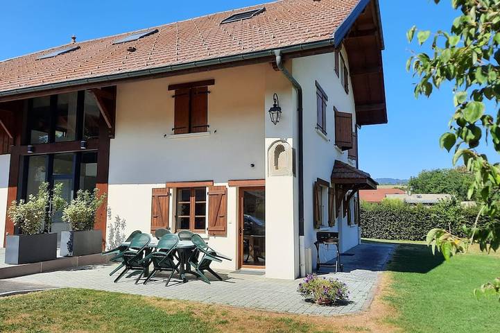 Location de vacances pour 6 personnes, avec jardin et terrasse dans Arbusigny