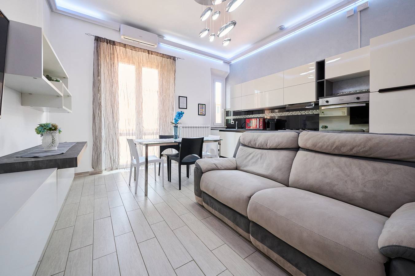 Ganze Wohnung, Ferienwohnung 'Holy Days' mit Balkon, Wi-Fi und Klimaanlage in Piombino, Etruskische Küste