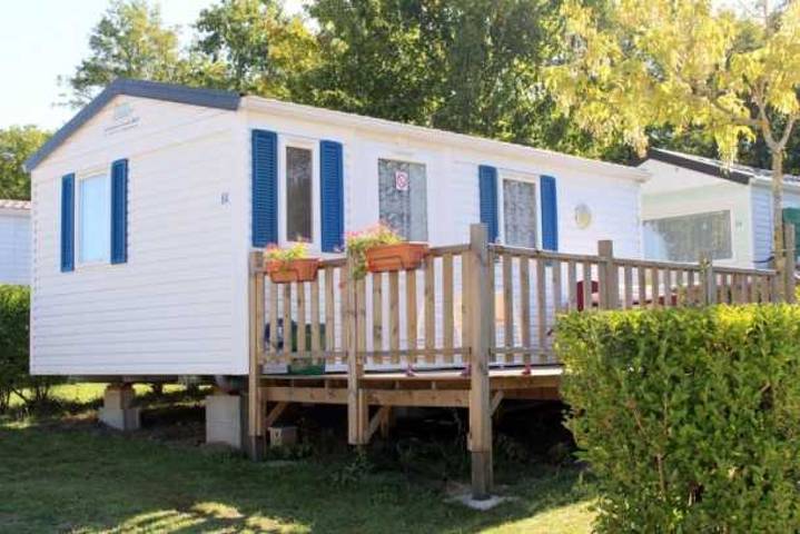 Camping pour 3 personnes, avec terrasse en Dordogne