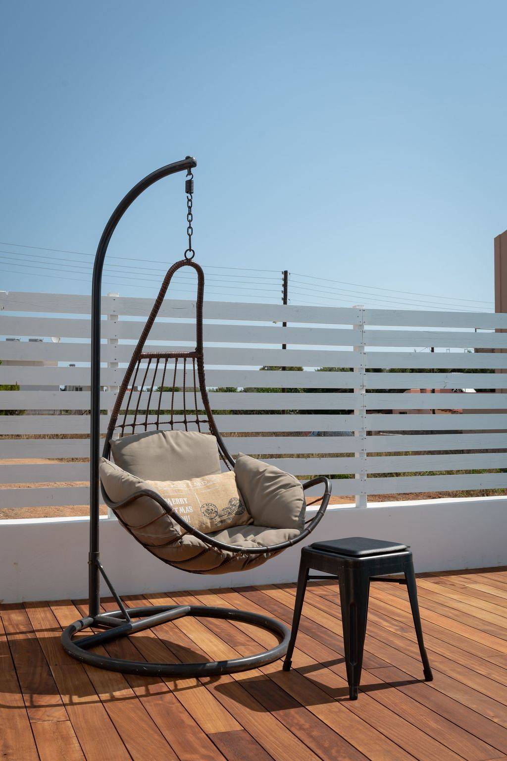 Geräumig, 1,5 km zum Strand: Pool, Terrasse, Parkplatz und WLAN inklusive! in Artemida, Regionalbezirk Ostattika