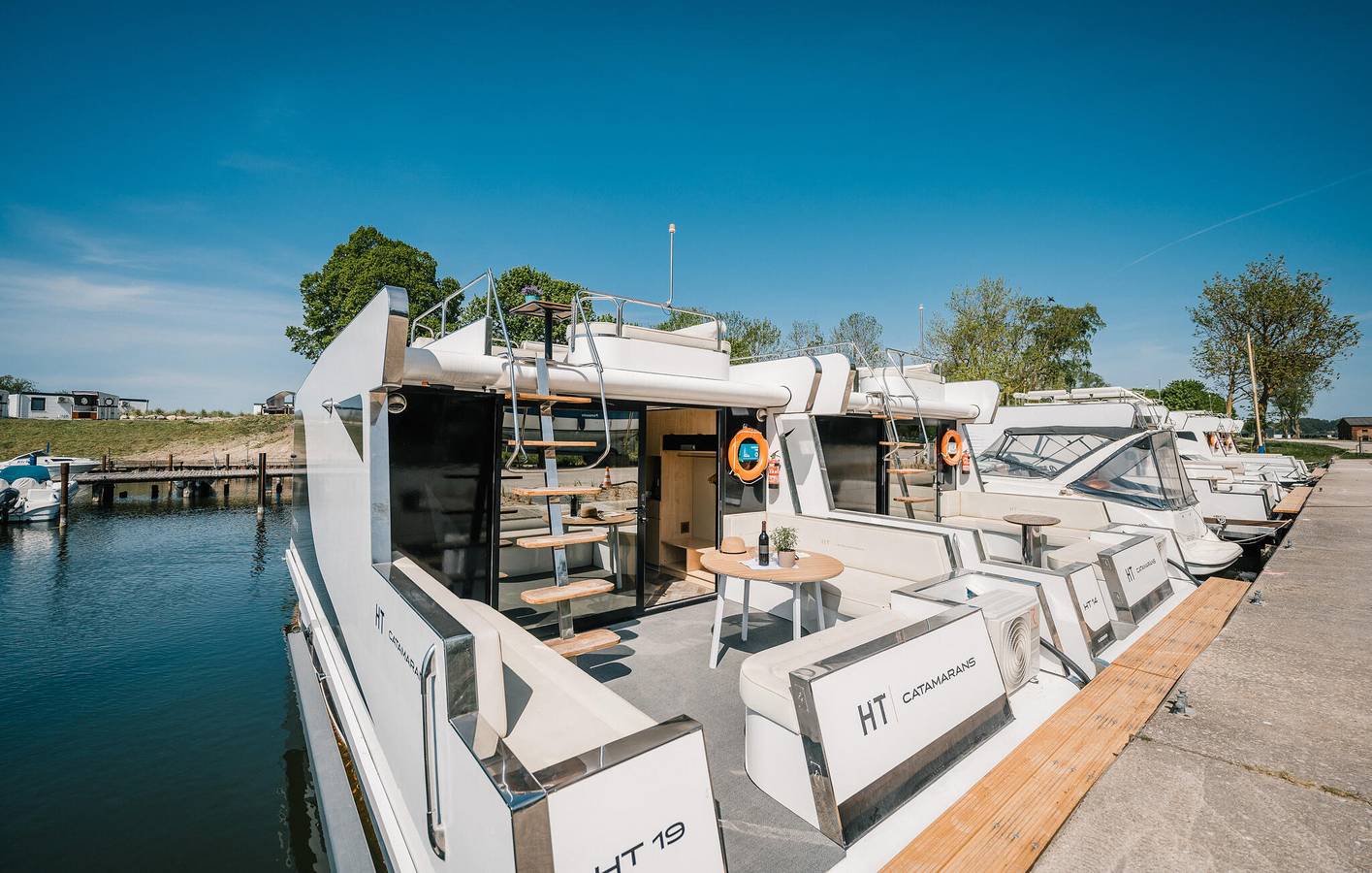 Bateau-maison ensoleillé avec terrasse et parking, à 800 m de la plage in Sagard, Parc national Jasmund
