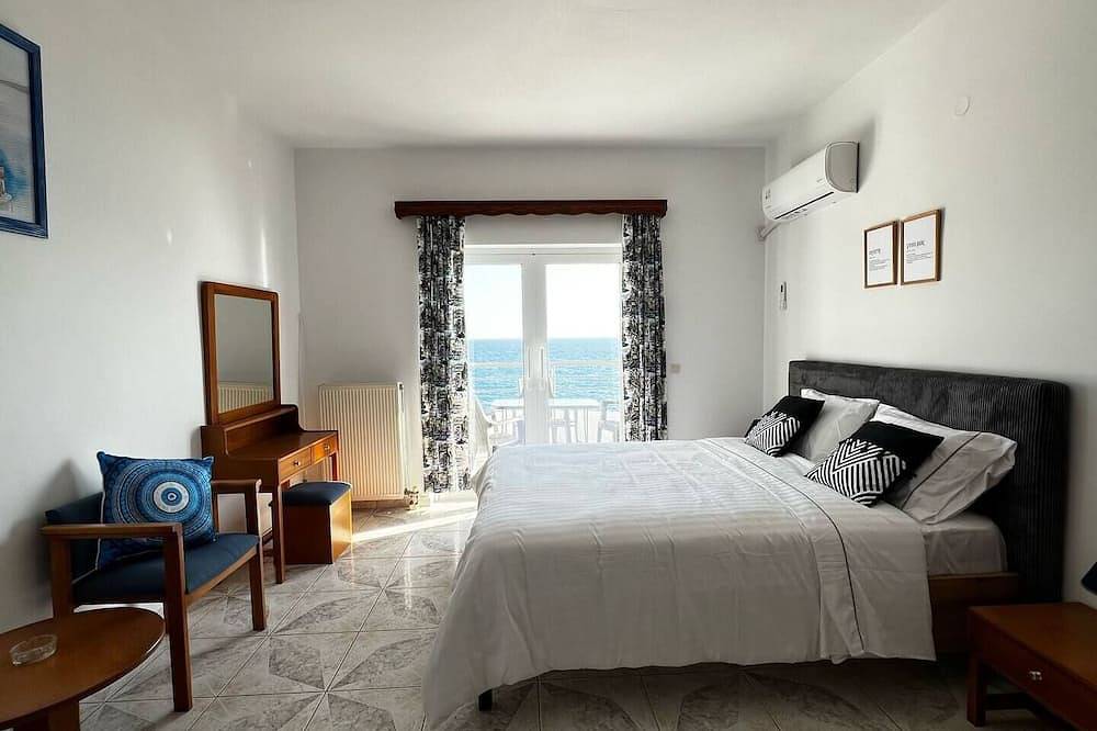 Hel leilighet, Seafront studio with terrace in Samos