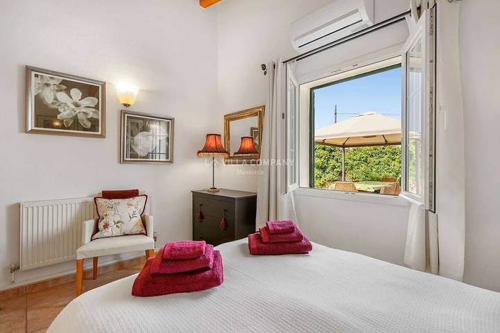 Fabulous Villa Just 10 Minutes Walk to the Beach in Cala en Porter, Municipalité de Alaior