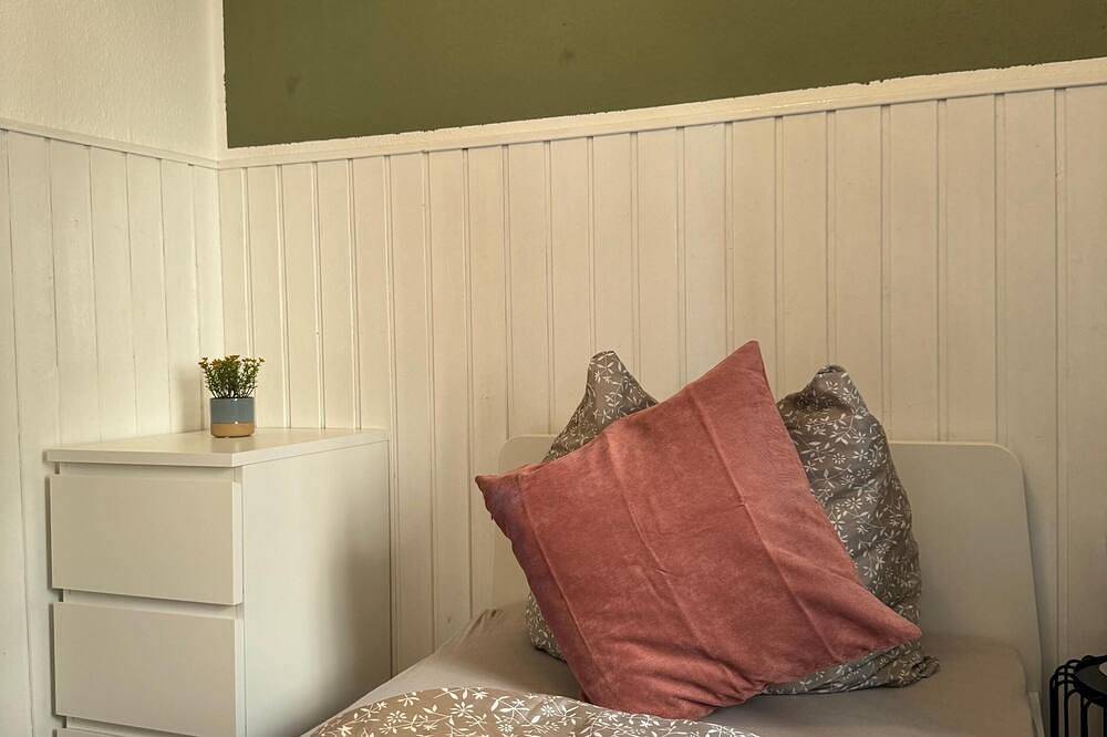 Entire apartment, Simple apartment \"Hannes\" in Halle including parking space in Halle (Saale), Saale-Unstrut