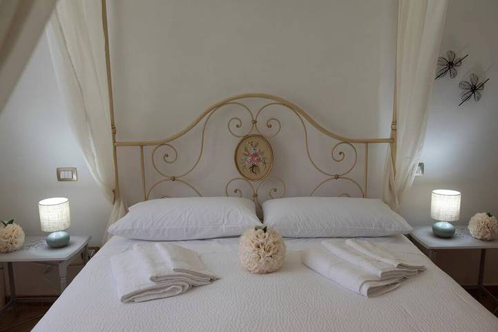 Double Room with Pool View in Marta, Provincia de Viterbo
