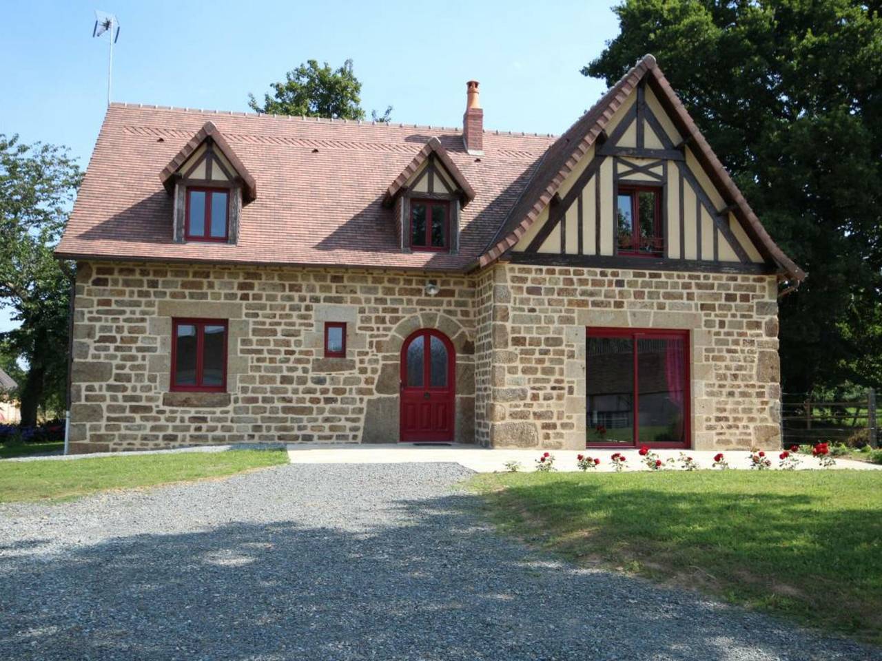 Charming House in St Denis - Garden and Parking - 4 Bedrooms in Saint-Denis-de-Villenette, Parc naturel régional Normandie-Maine