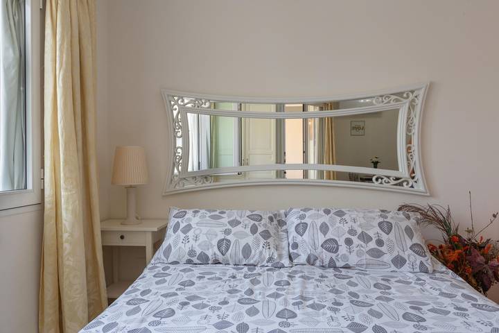 Entire apartment, Apartment Puerto marina with Wi-Fi, A/C & Terrace in Benalmádena Costa, Benalmádena
