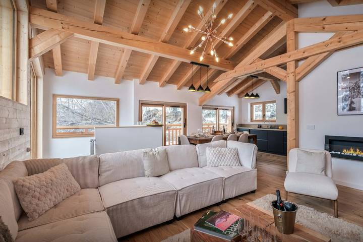 Family-friendly 4 star chalet for 8 - hot tub and games room - Ovo Network in Valmeinier, Región de Saint-Jean-de-Maurienne