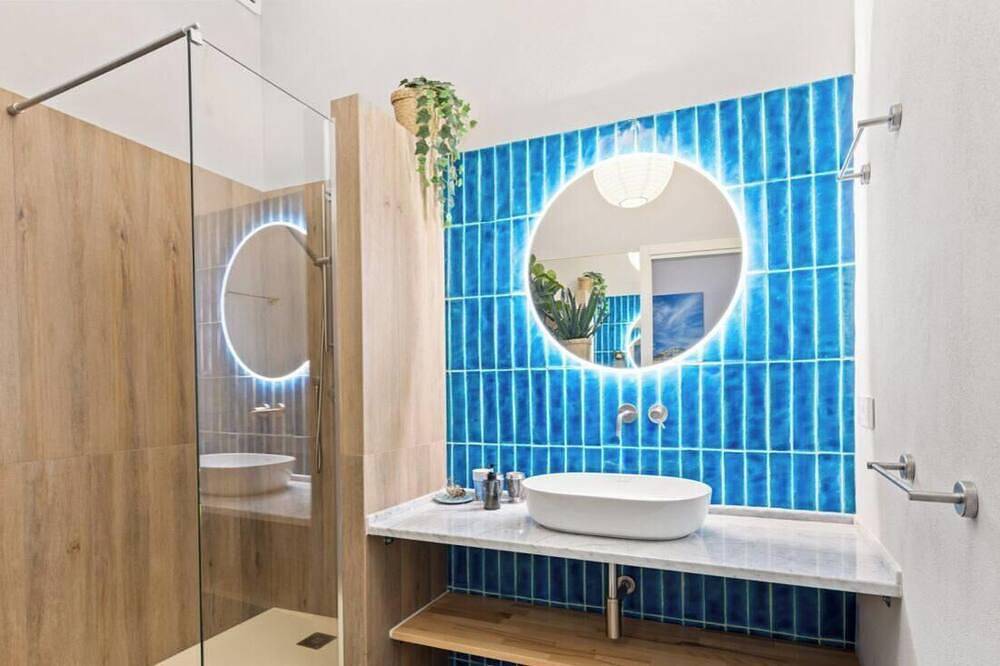 Vistamarina room 1 – Essential comfort in the heart of Cagliari 🌊✨ in Marina (Sardinia), Cagliari