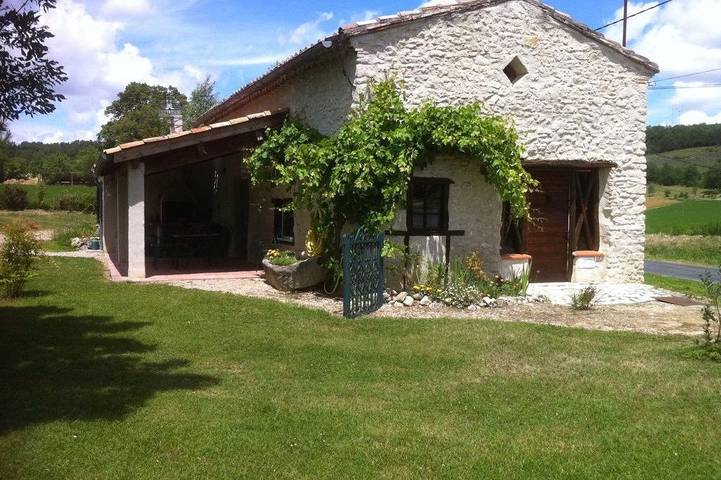 Gîte pour 6 personnes, avec jardin et piscine, animaux acceptés - 1