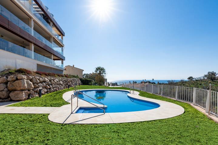 Entire apartment, Apartment 'Penthouse Berizon Benajarafe ' with Sea View, Wi-Fi and Air Conditioning in Vélez-Málaga, Costa del Sol