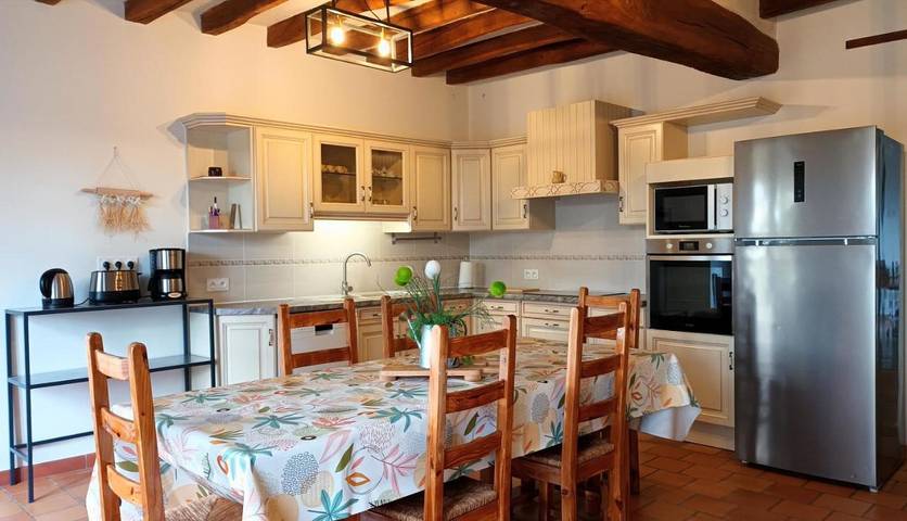 Location de vacances pour 8 personnes, avec jardin et terrasse à Gennes - 2