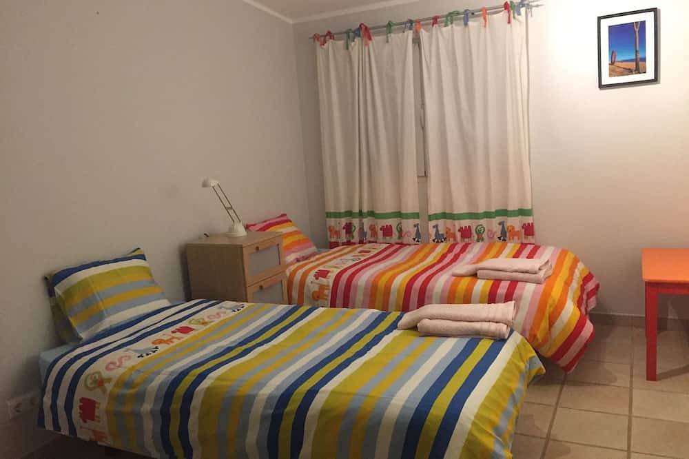 Casa das Rosas, eine ruhige, stressfreie Villa zum Entspannen in Santa Bárbara de Nexe, Faro
