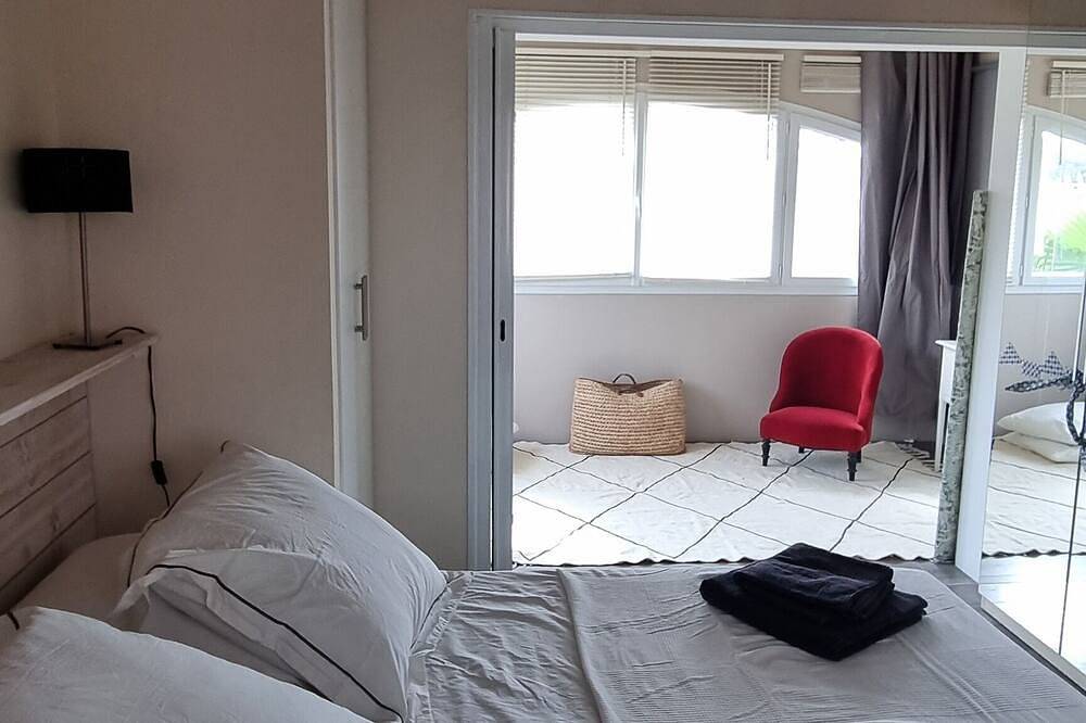 Maison A Deux Rue De La Plage De L'Ayguade , 3 Chambres , Jardin , Wifi in l'Ayguade, Hyeres
