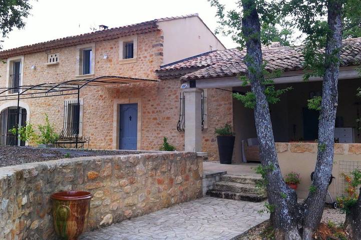 Location de vacances pour 6 personnes, avec jardin et terrasse à Grambois - 4