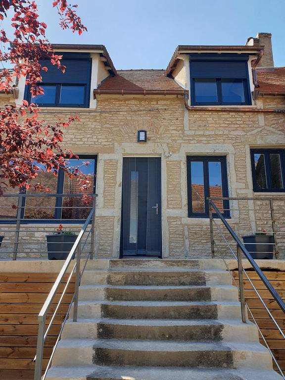 Gîte pour 6 personnes, avec terrasse et jardin à Germagny